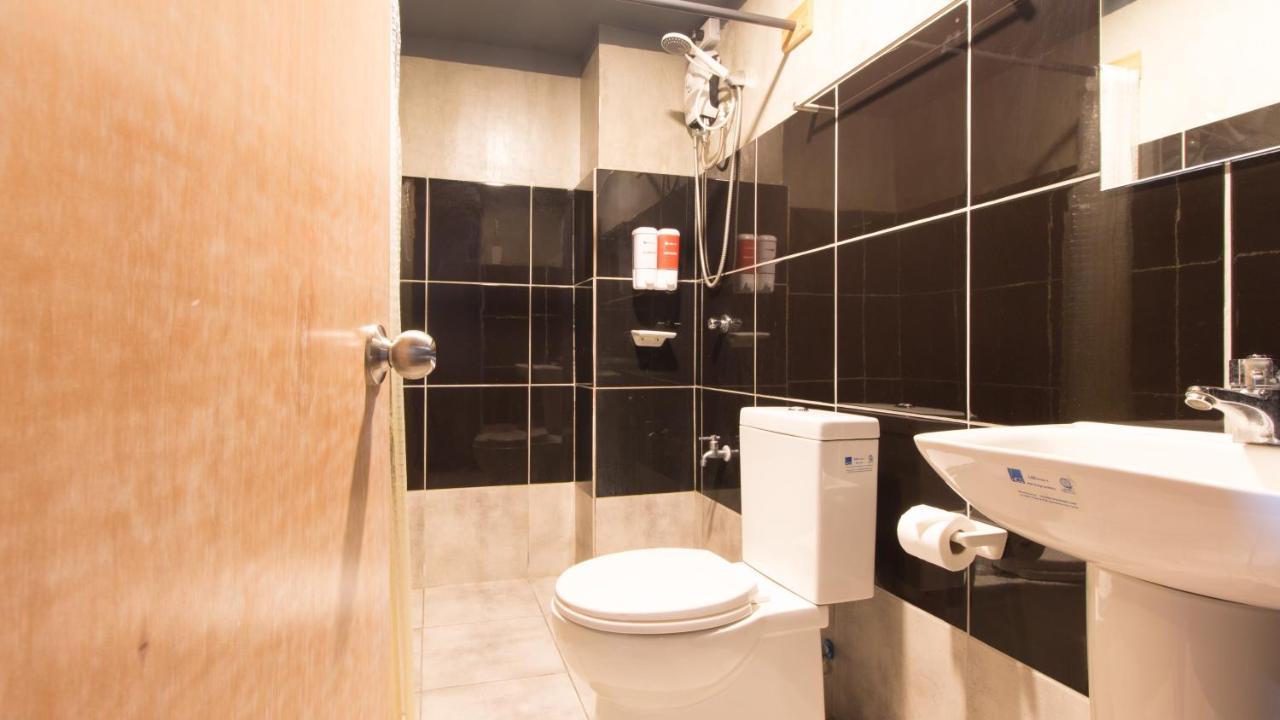Reddoorz Plus @ Taft North Mandurriao Iloilo City Ngoại thất bức ảnh
