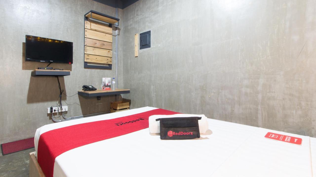 Reddoorz Plus @ Taft North Mandurriao Iloilo City Ngoại thất bức ảnh